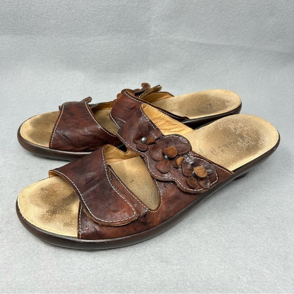 Think! Brown Leather  Two Strap Floral Heeled Sandal Shoes Women’s Size 41